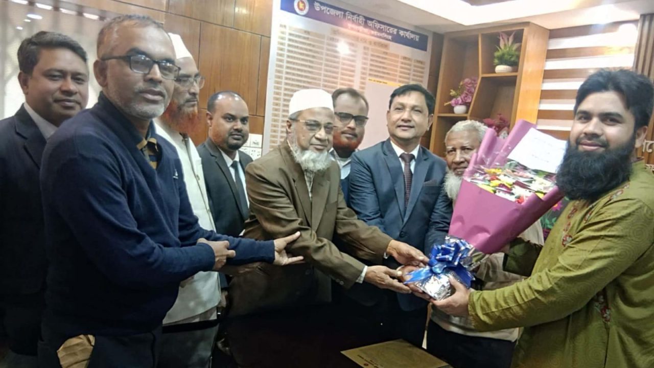 ফুলবাড়ীয়া সমিতি ময়মনসিংহের উদ্যোগে নবাগত ইউএনওকে ফুলেল শুভেচ্ছা