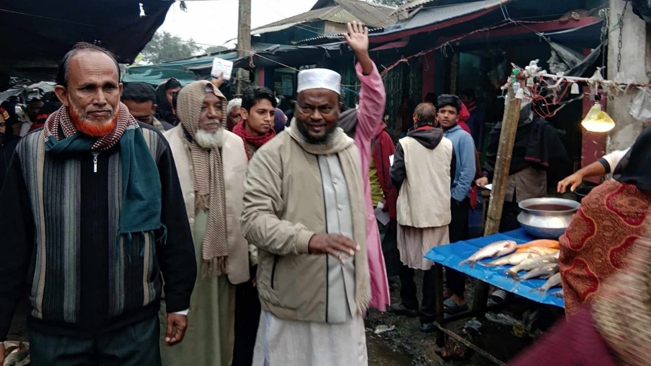 মজলুম জননেতা অধ্যাপক জসিম উদ্দিনের গণসংযোগে উৎসবমুখর ফুলবাড়ীয়া পৌর সদর