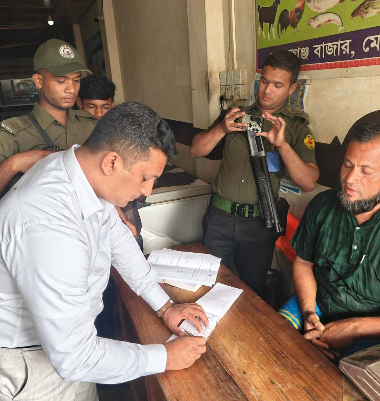 অস্বাস্থ্যকর পরিবেশে মিষ্টি তৈরি, ফুলবাড়ীয়ায় দুই প্রতিষ্ঠানকে অর্থদণ্ড