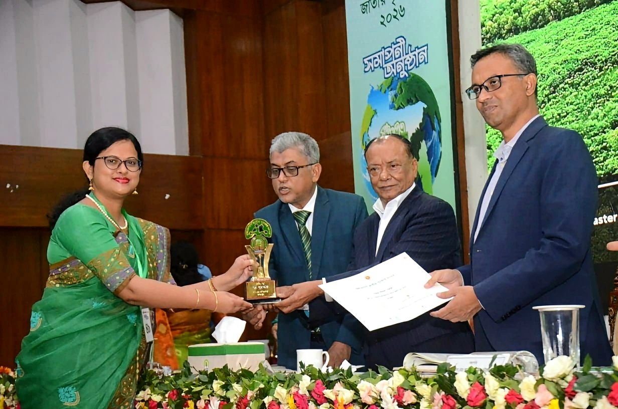 জাতীয় ছাদ বাগান প্রতিযোগিতায় সারা দেশে ৩য় শেরপুর পৌরসভা